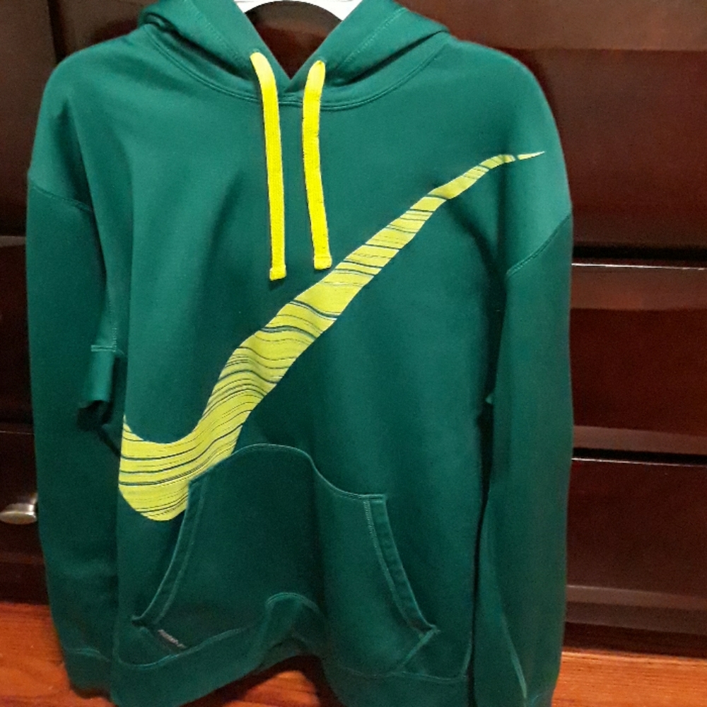 Nike therma-fit hoodie size M